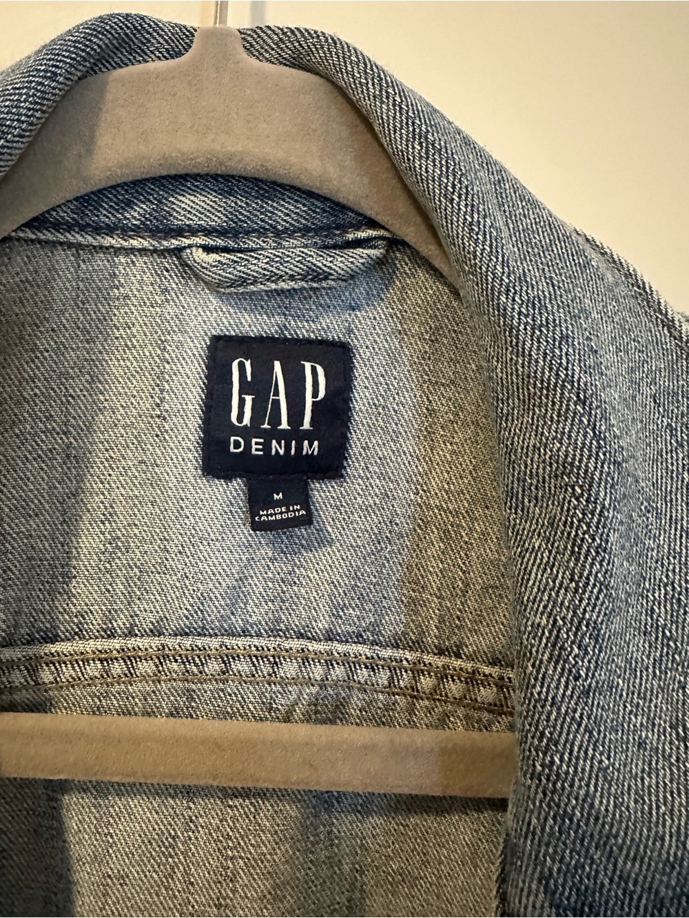 GAP Women’s Denim Jacket - Picture 3 of 7